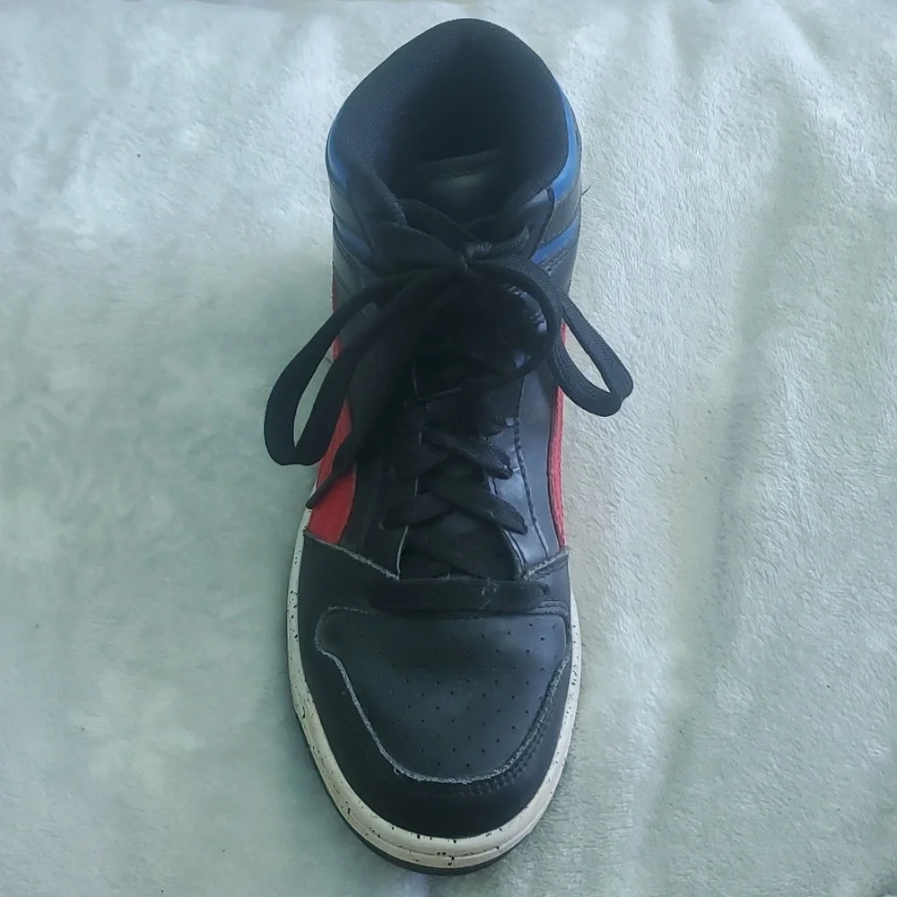 Puma Rebound layup mid cut basketball sneaker - Picture 2 of 4